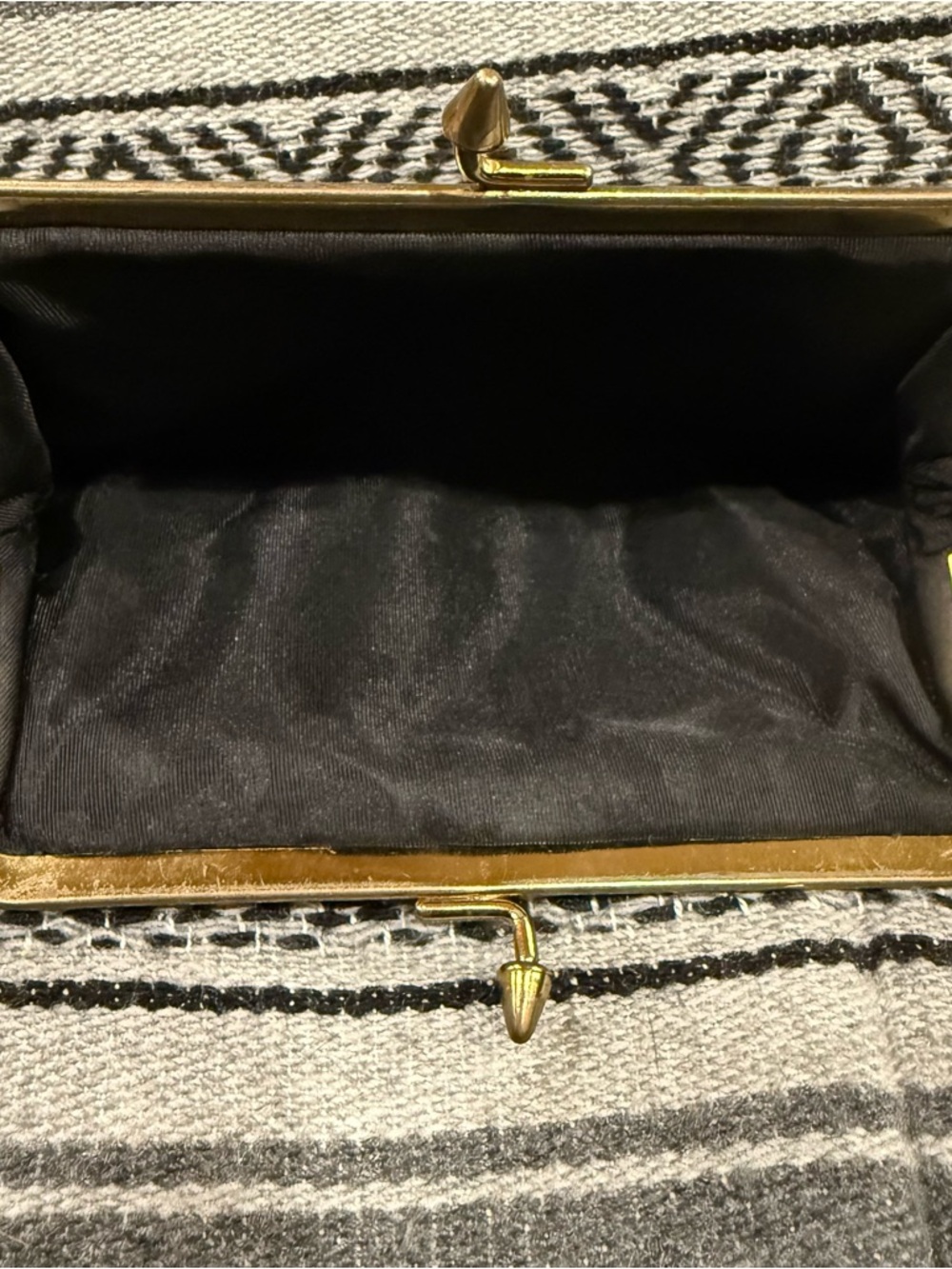Vintage St. Thomas Cordé Bead Black Evening Clutch with Gold Frame - Picture 3 of 5